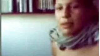 Cattivo uomo scopa stretto eyed pollastrella in alice cortesi film bocca