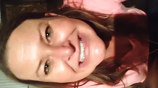 Masturbarsi la sua figa xxx selen profumata ragazza si rilassa