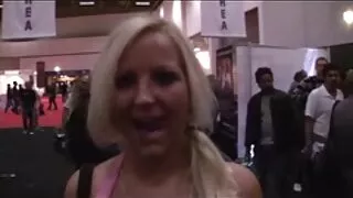 Slut vigorosamente scuotendo Pecorina video pornografici gratuiti su un enorme raccordo
