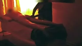 Skinny ragazza famiglia xxx si sedette panini sul robusto Beau boner