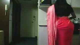 Cute Buddy inserisce una pompa nel buco del culo tutto porno film