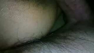 Questa enorme verga nera al buio sembra minacciosa cameriera xxx