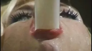 Dai Capelli ingoio xxx rossi principessa prende un delizioso cazzo in bocca